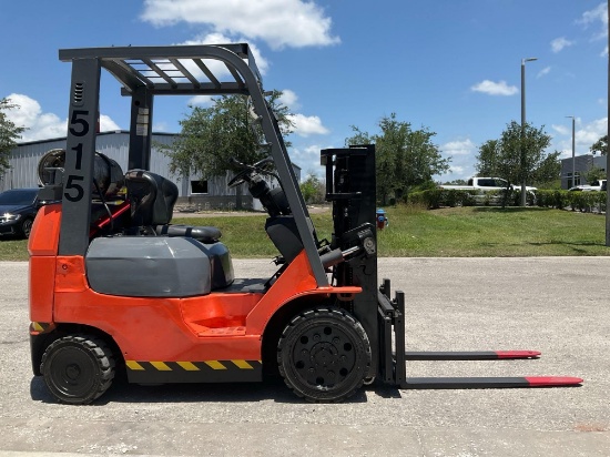 TOYOTA FORKLIFT MODEL 7FGCU20, LP POWERED, APPROX MAX CAPACITY 4700, MAX HEIGHT 80in, TILT, SIDE