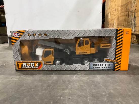 UNUSED TOY ENGINEERING WHEEL DRIVE 8 CHANNEL REMOTE TRUCK