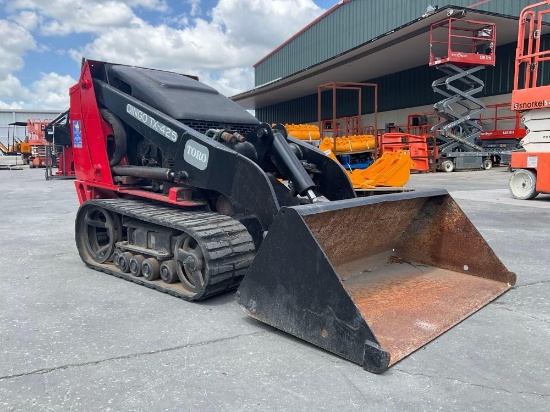 Toro Dingo Mini Track Loader Model Tx-425,Gas Power, Rubber Tracks, Runs & Operates