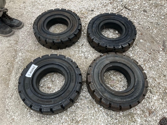 Set Of ( 4 ) Globestar Wide Tread Forklift Tires