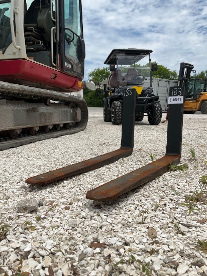 ( 1 ) UNUSED SET OF FORKLIFT FORKS , APPROX 42in , APPROX CLASS 2