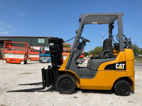 Cat Forklift Model C4000; Lp Powered; Approx Height 80 In; Approx Capacity 3500 Lbs; Tilt; Side