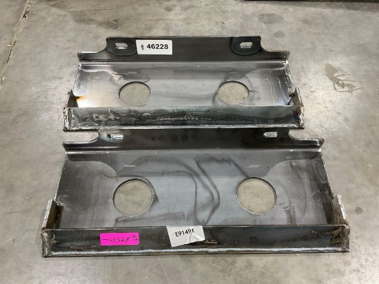 ( 2 ) Dingo Skid Steer Mount Plate; Approx 25 In