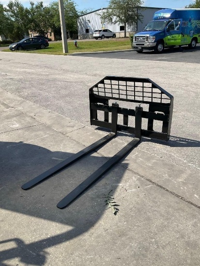 ( 1 ) UNUSED 2026 GIYI FORK ATTACHMENT MODEL DHC FOR SKID STEER , FORKS APPROX 60in LONG, APPROX ...