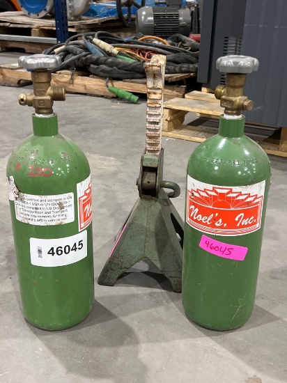 Heavy Duty 3 Ton Jack Stand And Green Compressed Tanks
