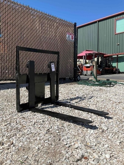 UNUSED MINI EXCAVATOR FORKS, APPROX 25in W , FORKS APPROX 30in L, FIT TO 1-3 TON EXCAVATOR