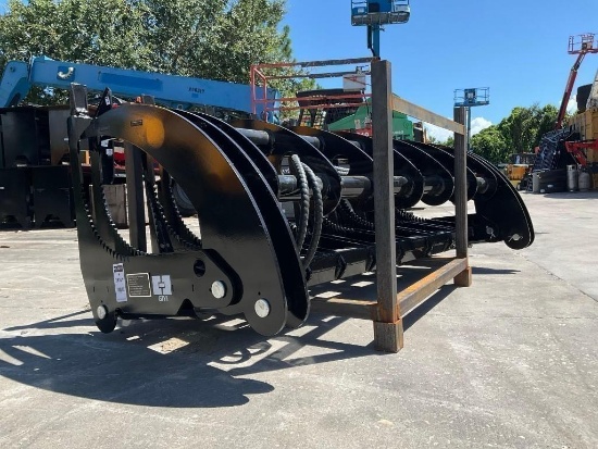 ( 1 ) UNUSED 2026 CURVED LOG GRAPPLE ATTACHMENT MODEL CLG72 FOR SKID STEER, APPROX WORKING WIDTH 72