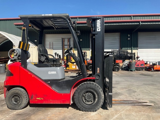 CLARK FORKLIFT MODEL S25L; LP POWERED, APPROX MAX CAPACITY 5000LBS, APPROX MAX HEIGHT 189in,TILT;