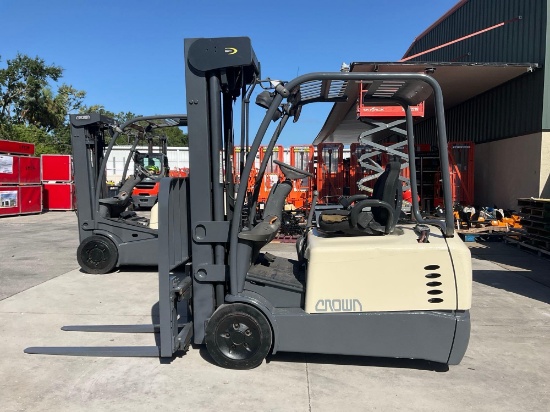 CROWN FORKLIFT, ELECTRIC, 36V, RUNS & OPERATES