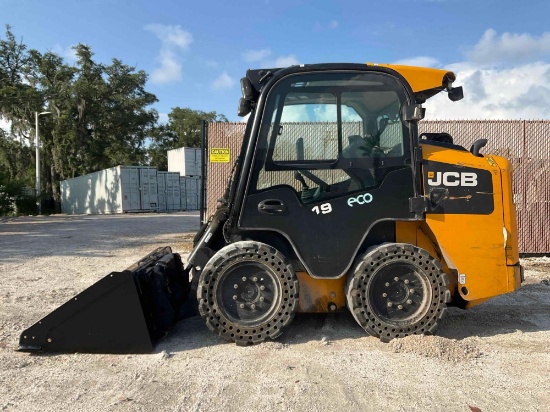 JCB VERTICAL LIFT COMPACT SKID STEER LOADER MODEL 190 T4; KOHLER DIESEL POWERED; ENCLOSED CAB; AIR