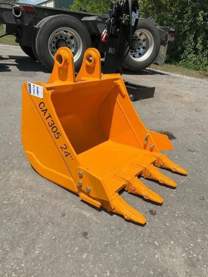 ( 1 ) UNUSED CAT 305 BUCKET W/ TEETH ATTACHMENT APPROX 24 IN