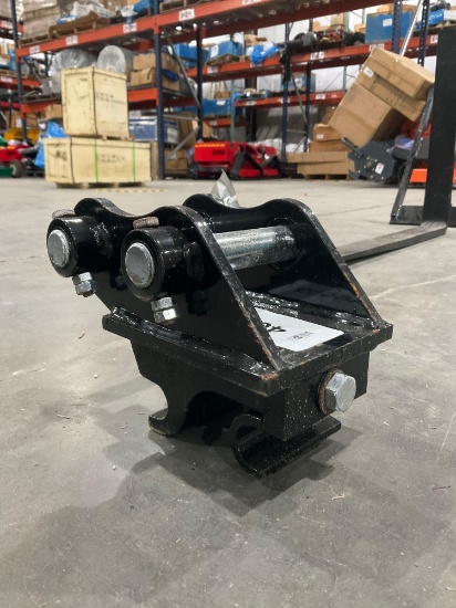 ( 1 ) UNUSED QUICK COUPLER ATTACHMENT FOR EXCAVATOR, FITS 1-2TON EXCAVATOR