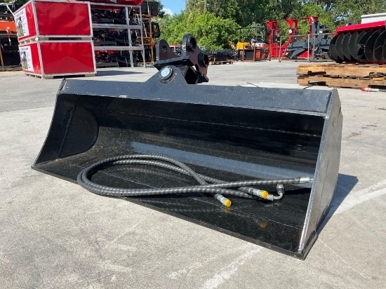 ( 1 ) UNUSED 2026 TILTING BUCKET ATTACHMENT FOR EXCAVATOR, APPROX 40in ; APPROX PIN DIA 1 IN