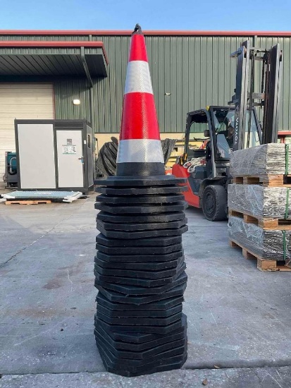 UNUSED REFLECTIVE SAFETY TRAFFIC CONES TYPE TSC, APPROX 25PCS, APPROX 28 in T EACH