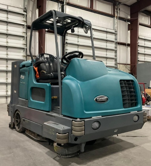 Tennant M30 Ride On Sweeper Scrubber Modelm30; Lp Powered;