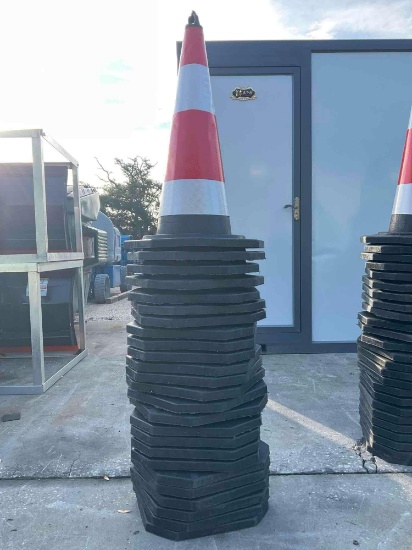 UNUSED REFLECTIVE SAFETY TRAFFIC CONES TYPE TSC, APPROX 25PCS, APPROX 28 in T EACH