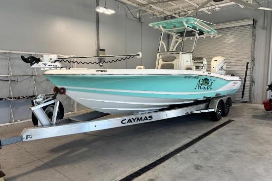 2021 CAYMAS 28HB HYBRID BAY/OFFSHORE CENTER CONSOLE; YAMAHA 425 XTO ENGINE, APPROX 616 HOURS,