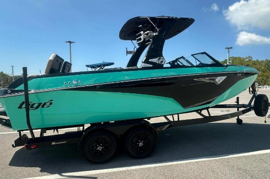 2023 TIGE Z3 WAKE/SURF BOAT; SINGLE INDMARRAPTOR 440 INBOARD ENGINE WITH APPROX 68 HOURS; APPROX