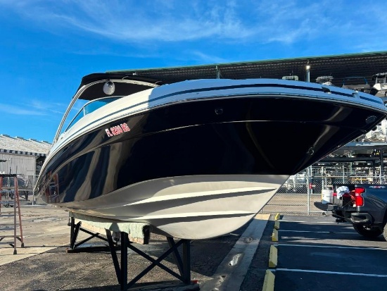 2014 HURRICANE SUNDECK MODEL 2699, YAMAHA F350XCB MOTOR, START LS AND RUNS, NEWLY REDONE INTERIOR