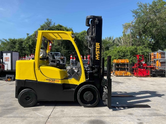 2008 HYSTER FORKLIFT MODEL S135FT, LP POWERED, APPROX MAX CAPACITY 13,500 LBS, 220" HEIGHT CAP.