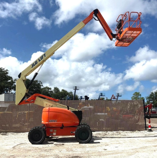 2013 JLG ARTICULATING JIB BOOM LIFT MODEL 600AJ, DIESEL, APPROX MAX PLATFORM HEIGHT 60FT, APPROX
