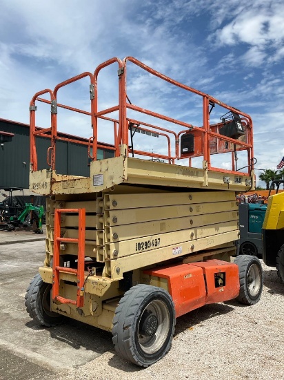 JLG SCISSOR LIFT MODEL 4069LE, ELECTRIC, APPROX MAX PLATFORM HEIGHT 40FT, NON MARKING TIRES, RUNS &