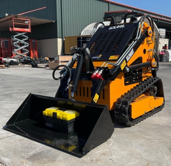 UNUSED 2026 SDLOOL STAND ON SKID STEER LOADER MODEL 360T, GAS POWERED, ELECTRIC START, RUBBER TRA...