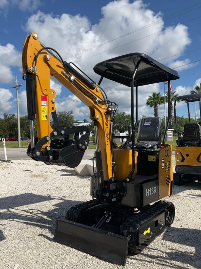 2026 CFG INDUSTRIAL MINI EXCAVATOR MODEL H13R; GAS POWERED; RUBBER TRACKS, BUCKET WITH TEETH &