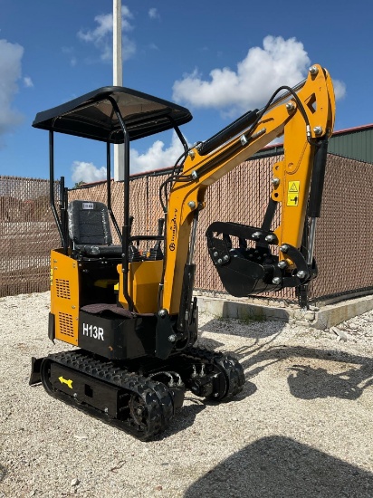 2026 CFG INDUSTRIAL MINI EXCAVATOR MODEL H13R; GAS POWERED; RUBBER TRACKS, BUCKET WITH TEETH &