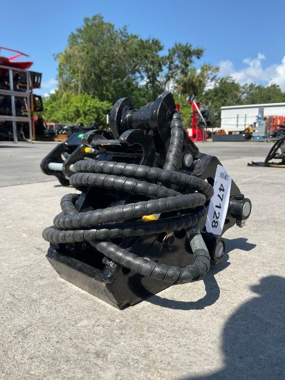( 1 ) UNUSED QUICK COUPLER ATTACHMENT FOR EXCAVATOR, FITS 1-2TON EXCAVATOR