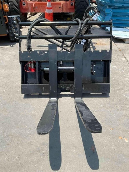 UNUSED 2026 GIYI MINI SIDE SHIFT FORK ATTACHMENT MODEL CYHC FOR MINI SKID STEER