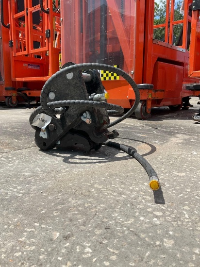 ( 1 ) UNUSED QUICK COUPLER ATTACHMENT FOR EXCAVATOR, FITS 1-2TON EXCAVATOR