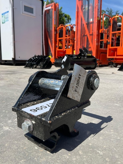 ( 1 ) UNUSED QUICK COUPLER ATTACHMENT FOR EXCAVATOR, FITS 1-2TON EXCAVATOR