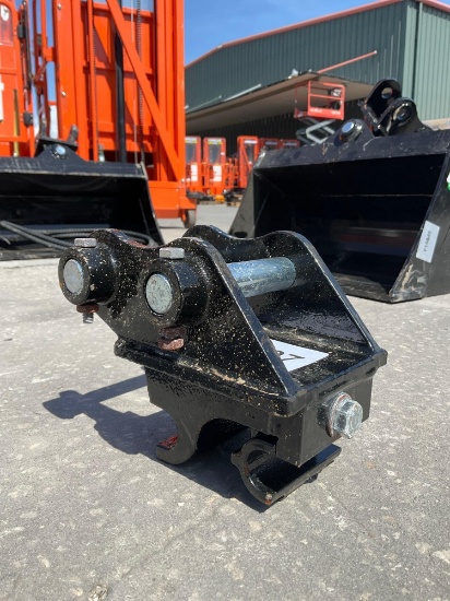 ( 1 ) UNUSED QUICK COUPLER ATTACHMENT FOR EXCAVATOR, FITS 1-2TON EXCAVATOR