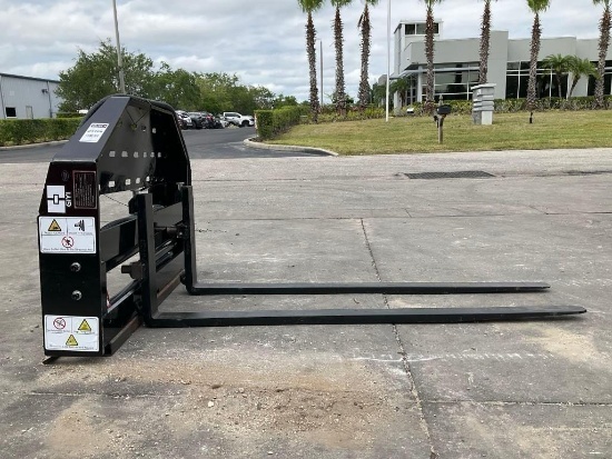 ( 1 ) UNUSED 2026GIYI SIDE SHIFT FORK ATTACHMENT MODEL SF60 FOR SKID STEER, APPROX 5FT FORKS, APPRO