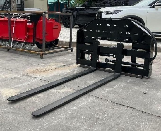( 1 ) UNUSED 2026GIYI SIDE SHIFT FORK ATTACHMENT MODEL SF60 FOR SKID STEER, APPROX 5FT FORKS, APPRO