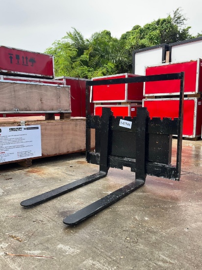 UNUSED 2026 MINI FORKS ATTACHMENT FOR MINI SKID STEER, APPROX 25in W , FORKS APPROX 30in L