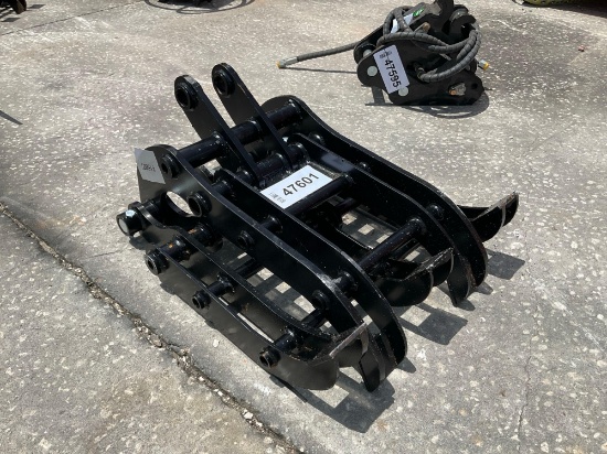 ( 1 ) UNUSED MINI GRAPPLE ATTACHMENT FOR MINI EXCAVATOR