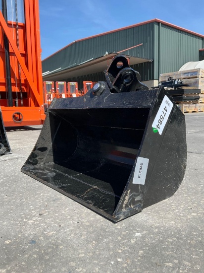 ( 1 ) UNUSED 2026 TILTING BUCKET ATTACHMENT FOR EXCAVATOR, APPROX 24 IN ; APPROX PIN DIA 1 IN