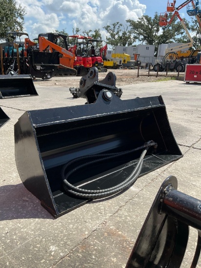 ( 1 ) UNUSED 2026 TILTING BUCKET ATTACHMENT FOR EXCAVATOR, APPROX 32in