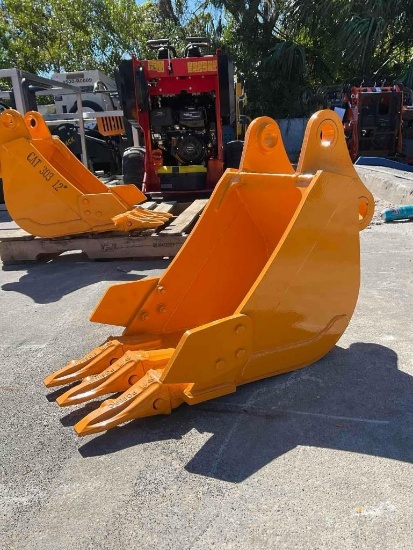 UNUSED CAT 303 EXCAVATOR BUCKET W TEETH, APPROX 12in