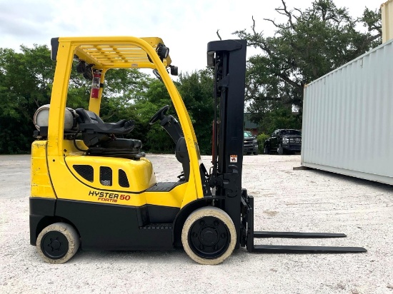 HYSTER FORKLIFT MODEL S50FT, LP POWERED, APPROX MAX CAPACITY 5000, APPROX MAX HEIGHT 194in,