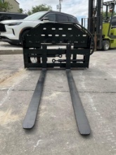 ( 1 ) UNUSED 2026GIYI SIDE SHIFT FORK ATTACHMENT MODEL SF60 FOR SKID STEER, APPROX 5FT FORKS,