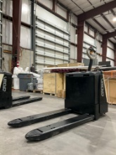 CROWN WP 3000 SERIES PALLET JACK, ELECTRIC, 24V, APPROX MAX CAPACITY 4500LBS