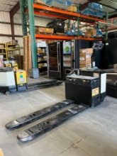 CROWN PW 3000 SERIES STAND ON PALLET JACK MODEL PW3520-60, ELECTRIC, 24V, APPROX MAX CAPACITY