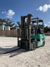 MITSUBISHI FORKLIFT MODEL FGC25K1, LP POWERED, TILT, SIDE SHIFT , RUNS AND OPERATES