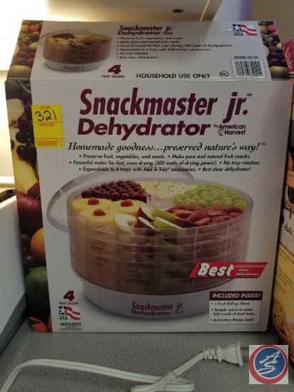 Snackmaster Jr Dehydrator by American Harvest, in original box appears unused. Model #FD-20