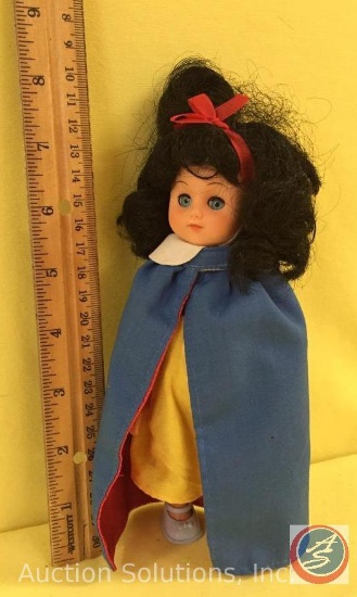 SNOW WHITE, 8" tall, hard rubber, open/close blue eyes, Made in China.