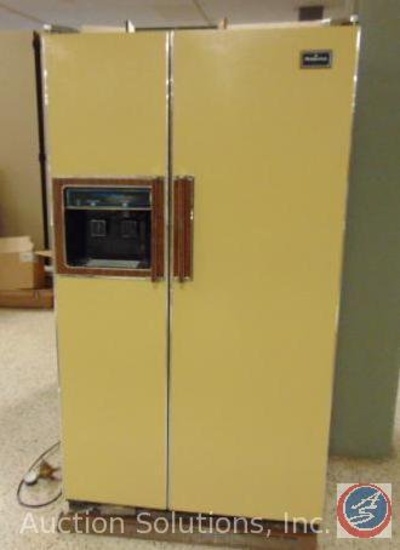 Hotpoint Side x Side Refrigerator/Freezer, 23.5 cu. ft., Model: CSX24DG
