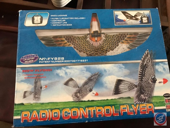 Bird shaped Radio Control Flyer high-power IPO battery included (Model #FY 828)